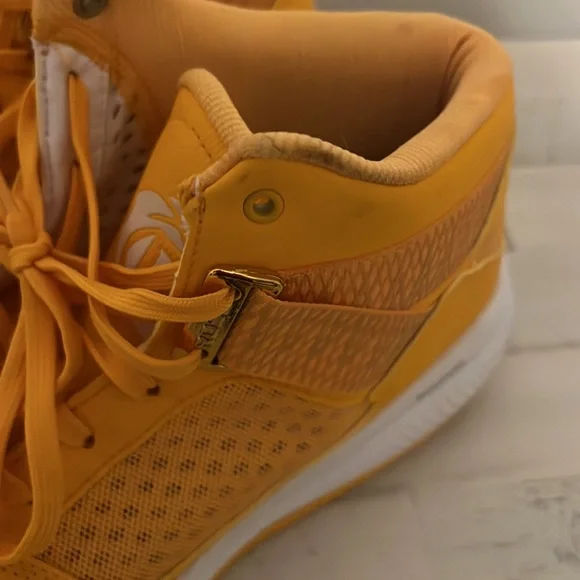 Men’s Adidas D Rose 773 IV Basketball Shoes - Picture 2 of 8